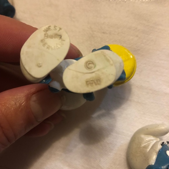 Lot of 4 Vintage Smurfs 1979 Peyo Germany Bully cake, present, bedtime - Picture 7 of 12